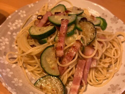 ズッキーニとベーコンのペペロンチーノ!